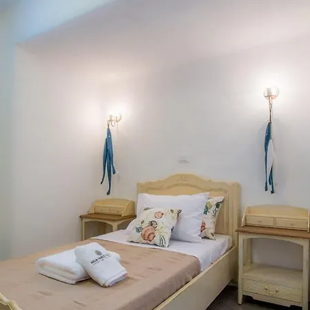 Paros Sleeps 7 Pool Air Con Wifi Parikia (Paros)
